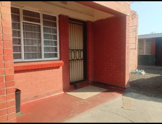 16 BEDROOM APARTMENT BLOCK FOR SALE IN VEREENIGING CENTRAL